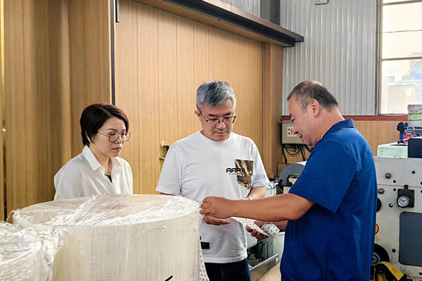 车间接待来访客户-市场开拓-山东聚升纸业有限公司